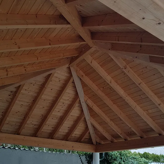 Holzkonstruktion im Dachbau